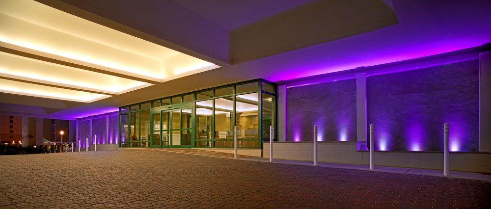 Sheraton Oceanfront Hotel Virginia Beach Exterior photo