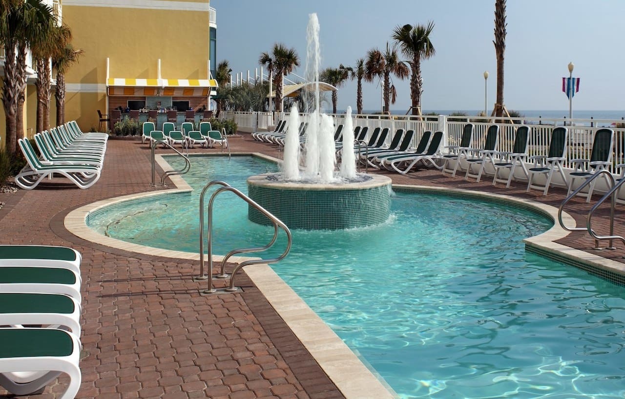 Sheraton Oceanfront Hotel Virginia Beach Exterior photo